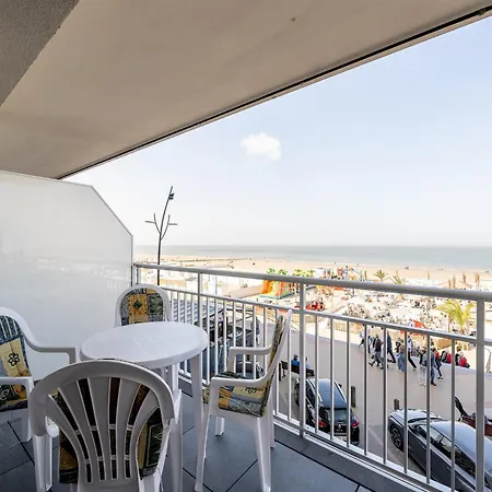 Апартаменты By Zeedijk With Sea View Бланкенберге